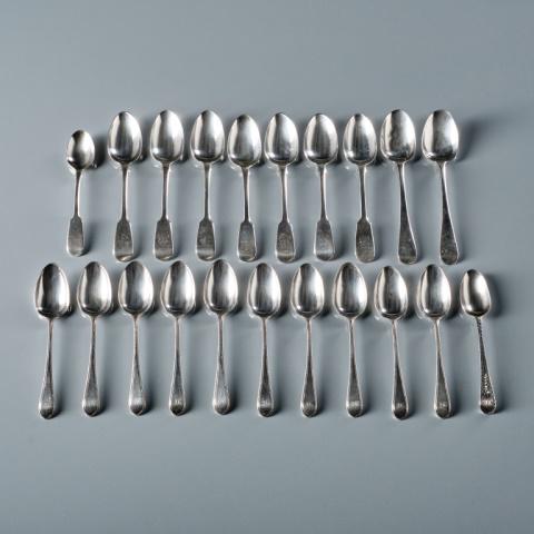 MIXED GROUP OF BRITISH STERLING SILVER FLATWARE (1 of 8)