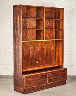 MCM POUL HUNDEVAD HARDWOOD MEDIA UNIT: Denmark circa 1960, the superstructure showing twin banks of three tiers of fixed shelves, over an open compartment, raised upon a base fitted with four drawers with molded pulls, raised overall upon