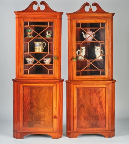 PAIR OF MAHOGANY CORNER CABINETS (1 of 7)