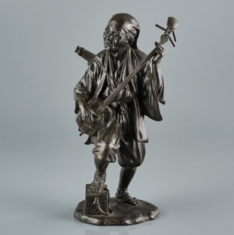 JAPANESE MEIJI BRONZE, MAN PLAYING A SHAMISEN (1 of 11)