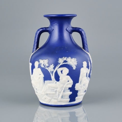 FINELY MODELLED CERAMIC PORTLAND VASE (1 of 12)