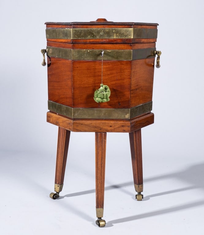 FINE GEORGIAN MAHOGANY CELLARETTE ON STAND (1 of 9)