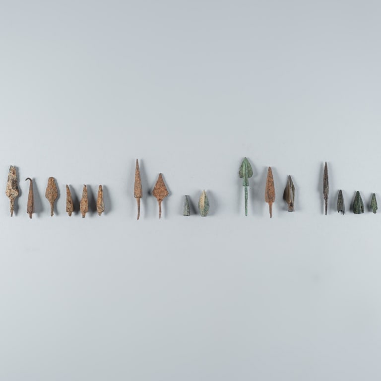 17 ANCIENT ARROWHEADS (1 of 11)