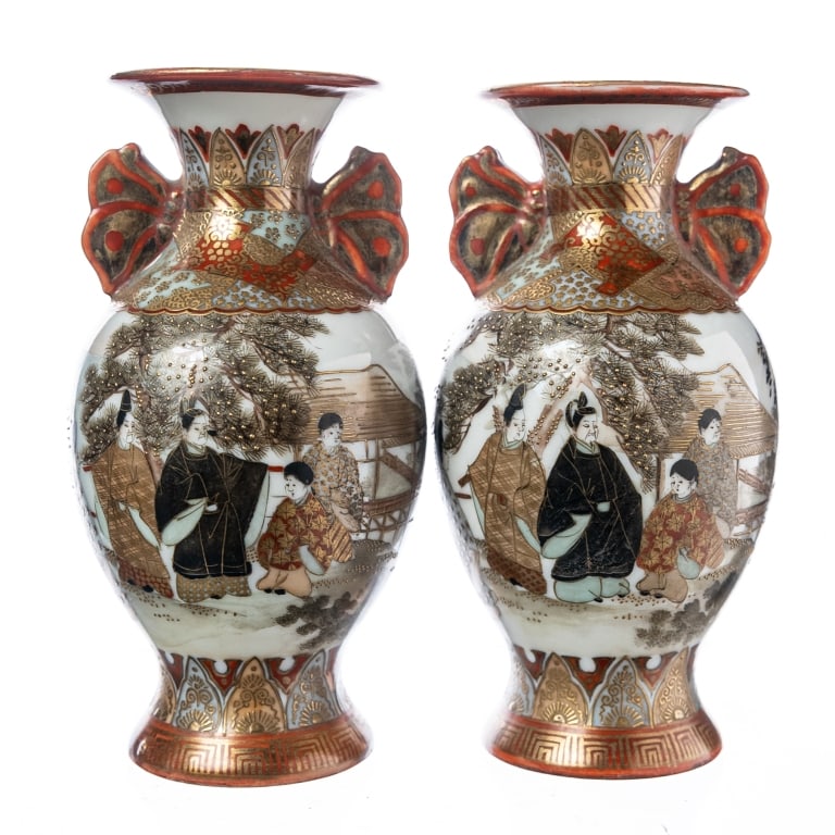 PAIR OF JAPANESE KUTANI VASES (1 of 8)