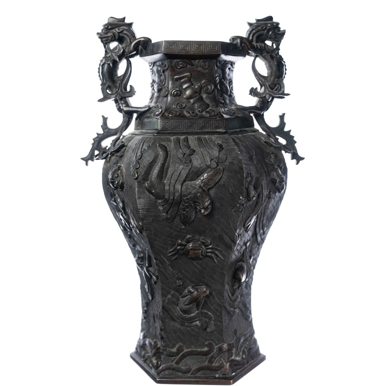 17TH CENTURY CHINESE BRONZE VASE (1 of 9)