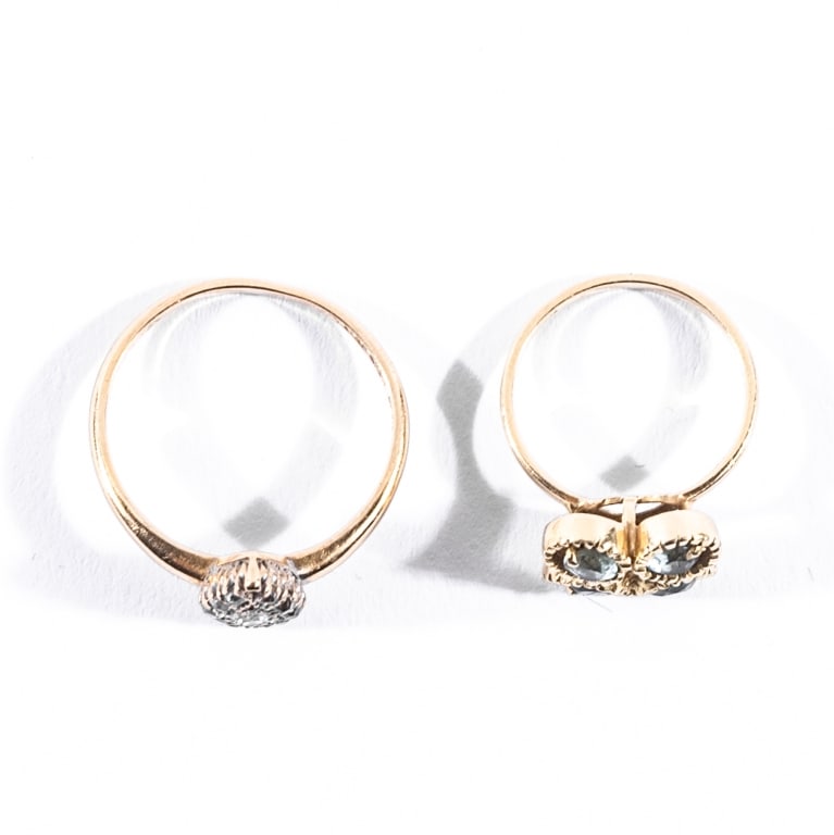TWO 18KT GOLD RINGS - 7