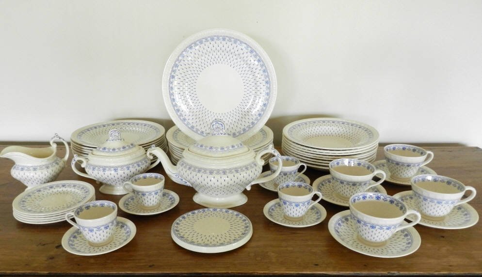 Spode's Ermine US Design: Partial service of white and blue Copeland Spode, Spode's Ermine "Centurian", United States Design / Partie d'un service bleu et blanc Copeland Spode