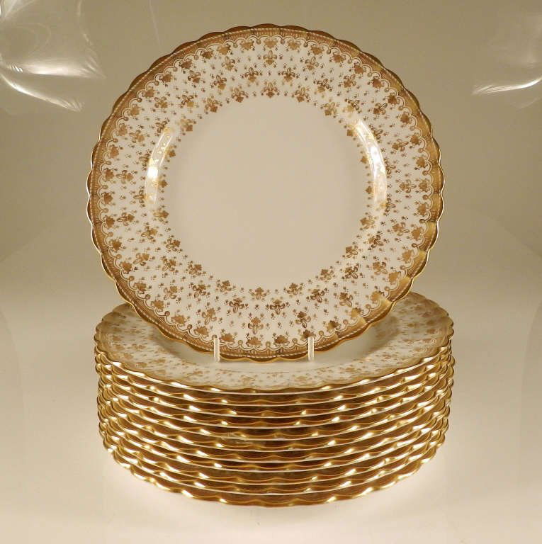 Spode china plates: Set of 12 Spode white and gold porcelain dinner plates, each gilt with Fleur de Lys and scalloped, excellent condition