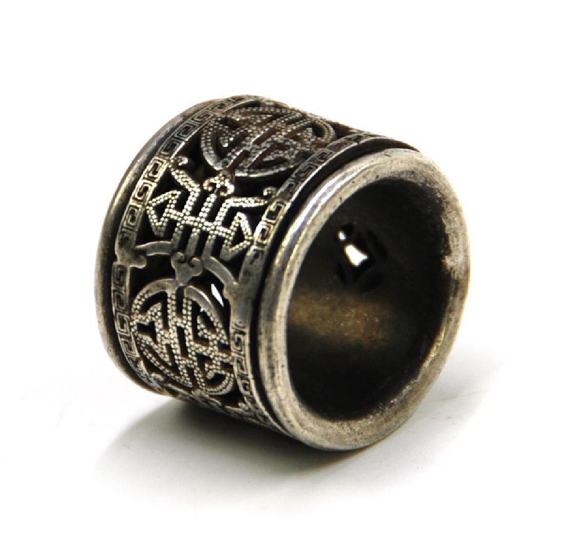 SILVER TONED FIDGET RING: 38g H:7/8in (2.2 cm) W:7/8in (2.2 cm)