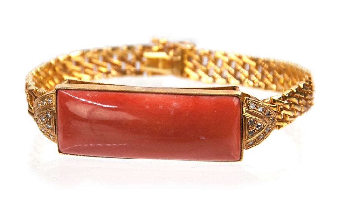 18K GOLD CORAL DIAMOND BRACELET: A rectangular coral bead incised on a golden chain, with diamond decorations on both ends._x000D_ D: 2 1/2in(6.4cm) 29g_x000D_