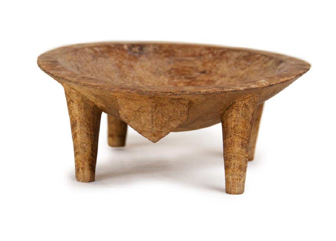 EARLY 19TH CENTURY FIJIAN KAVA BOWL: An Early 19th Century Fijian Kava Bowl. Thinly carved in classical style with four legs and suspension lug D:7in(17.8cm) H: 3in-3 1/8in(7.6cm-8cm)