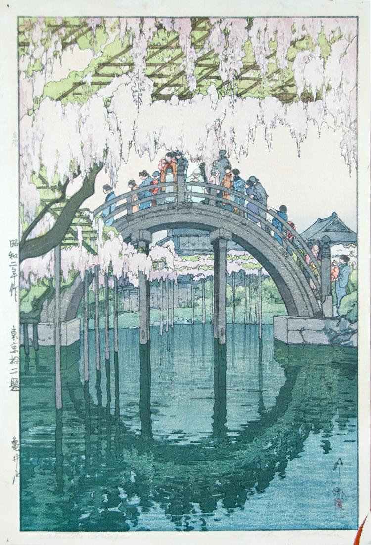 JAPANESE WOODBLOCK PRINT BY HIROSHI YOSHIDA: A fine Japanese woodblock print "Kameido Bridge" by Yoshida Hiroshi of a garden landscape of people around wisteria flowers; Dated Showa 13 (1927) left margin. The collector directly bought from the a
