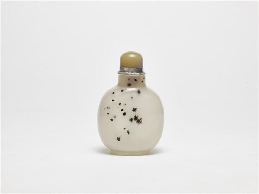 FINELY CARVED REPUBLIC PERIOD AGATE SNUFF BOTTLE (1 of 1)