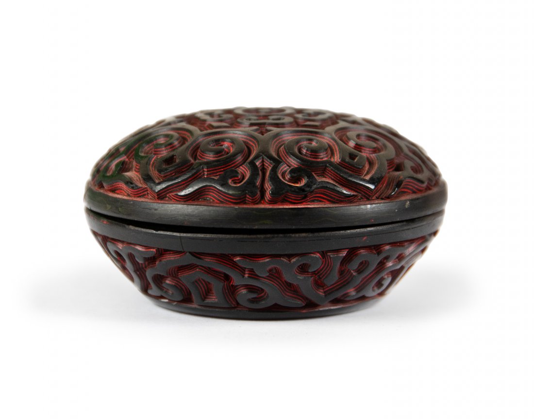 CHINESE DARK COLORED ROUND LACQUER BOX (1 of 2)