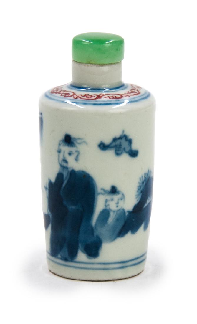 BLUE AND WHITE PORCELAIN SNUFF BOTTLE (1 of 2)