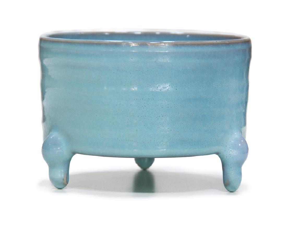 ROBINS EGG BLUE GLAZED TRIPOD CENSER (1 of 4)