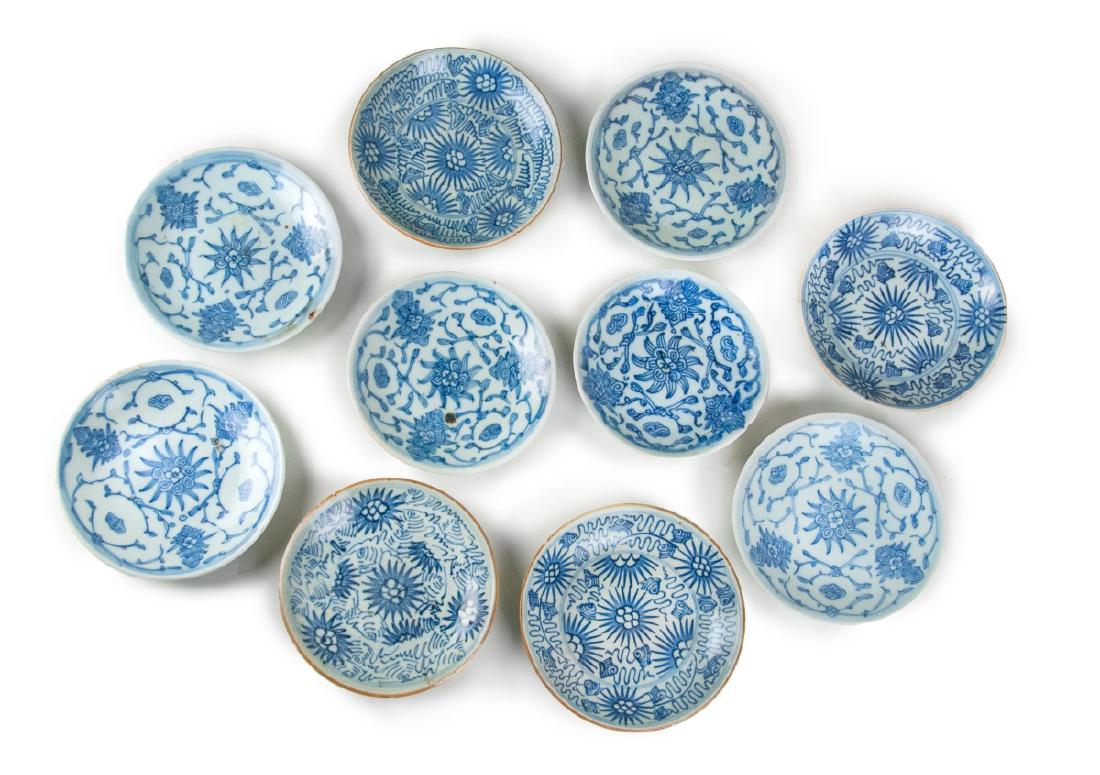 A SET OF TEN CHINESE BLUE AND WHITE DISHES (1 of 1)