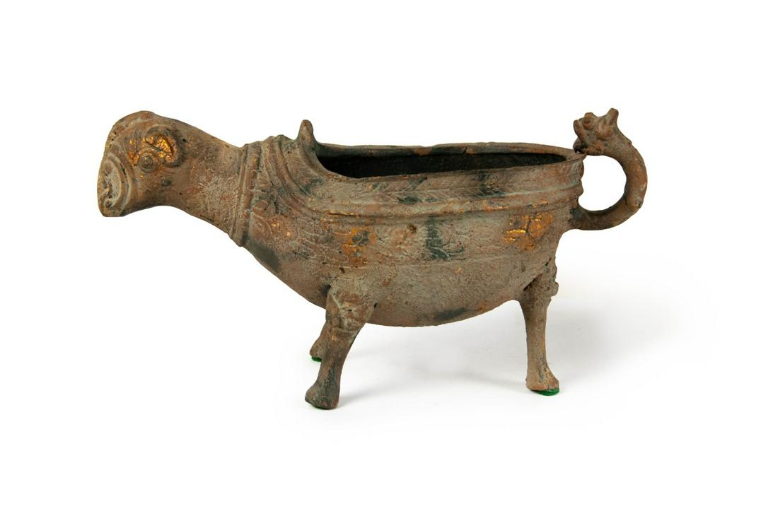 ARCHAISTIC CHINESE BRONZE ANIMAL-FORM VESSEL (1 of 7)