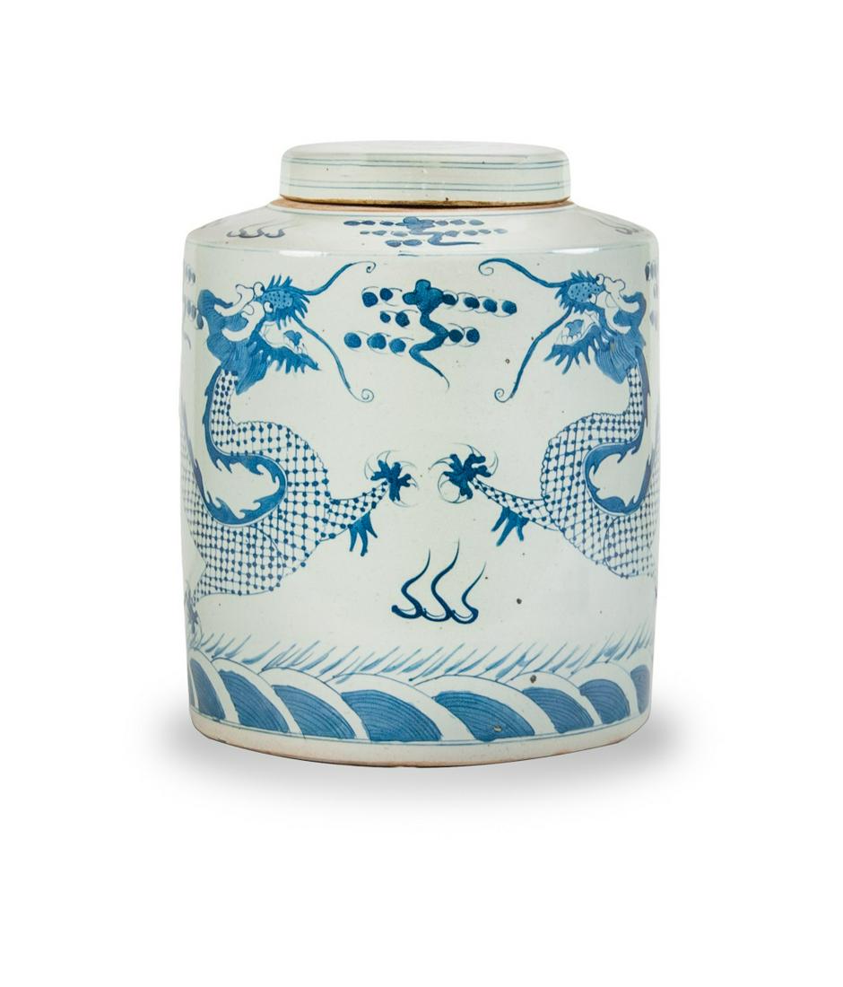 KOREAN BLUE AND WHITE DRAGON JAR WITH LID: H:13 1/4in(33.6cm) D:10 1/2in(26.6cm)