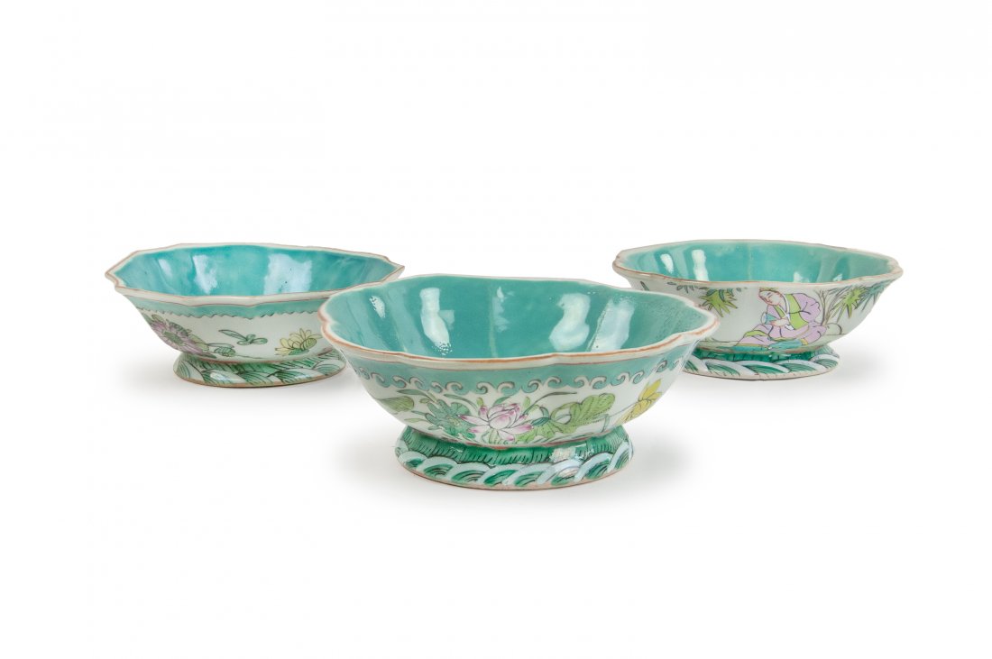 GROUP OF THREE FAMILLE ROSE DISHES (1 of 9)