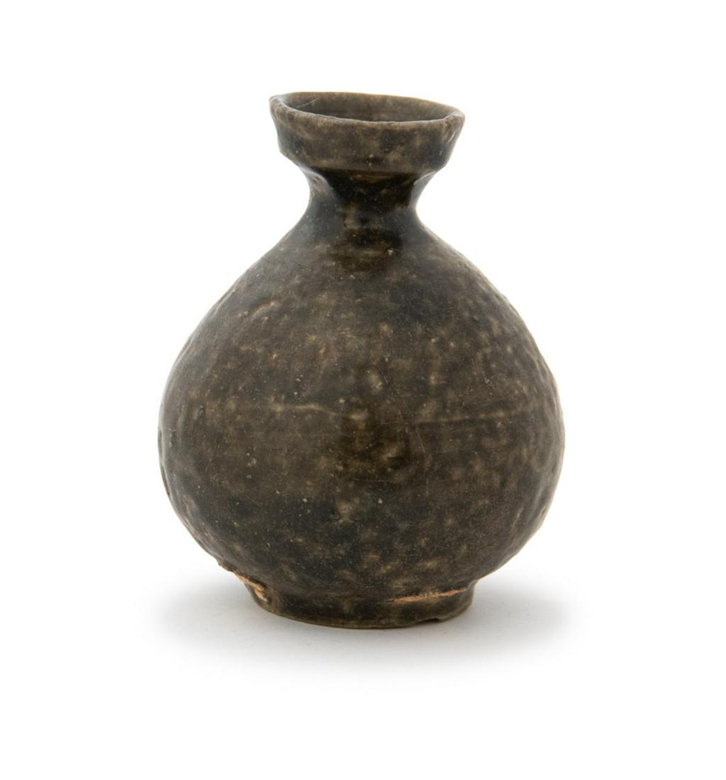 A KOREAN OIL BOTTLE (1 of 3)