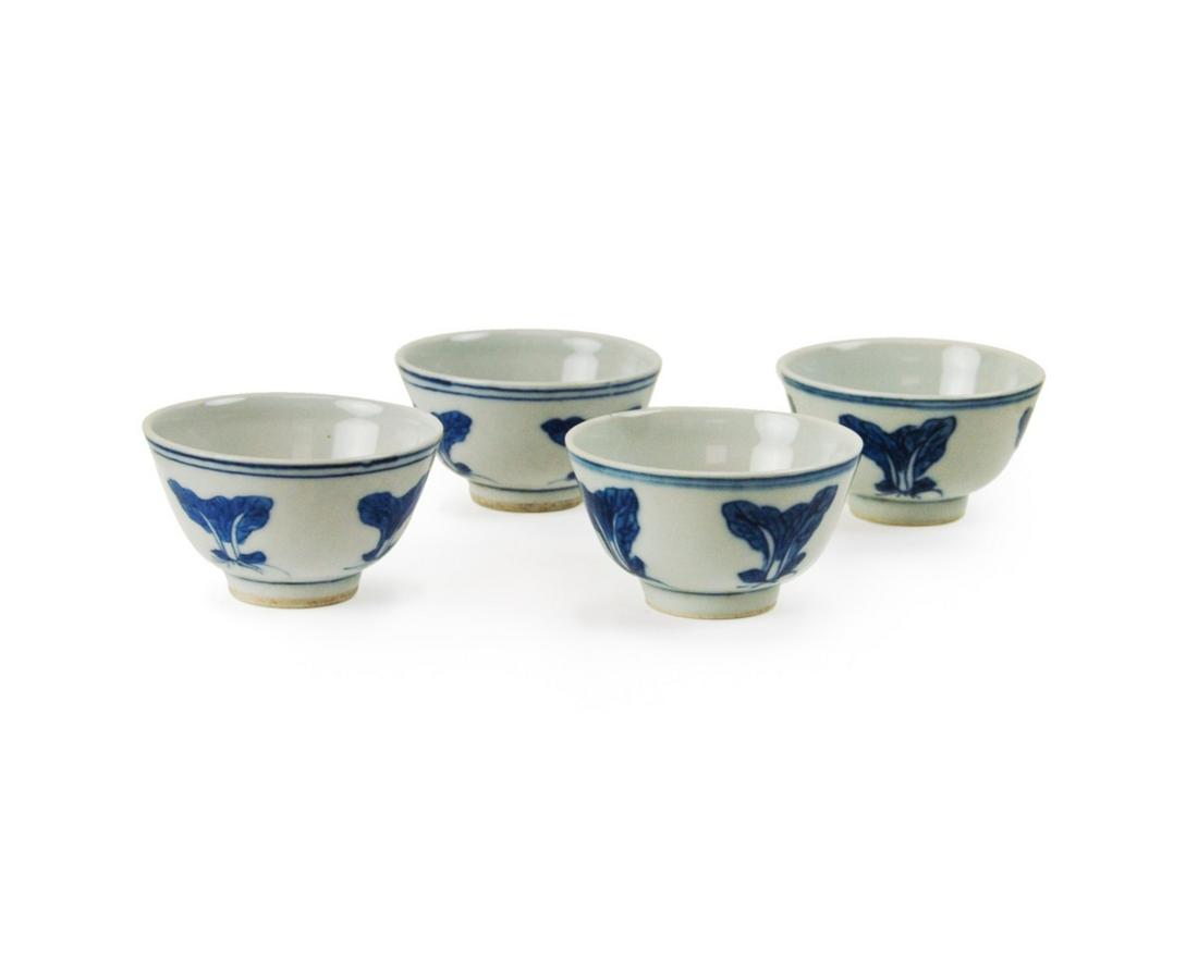 GROUP OF FOUR BLUE AND WHITE TEA CUPS /BOWLS (1 of 4)