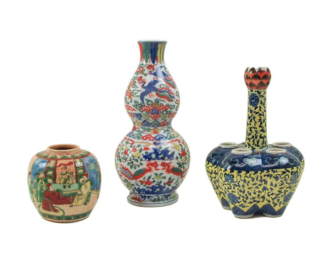THREE CHINESE PORCELAIN VASES AND JAR (1 of 2)