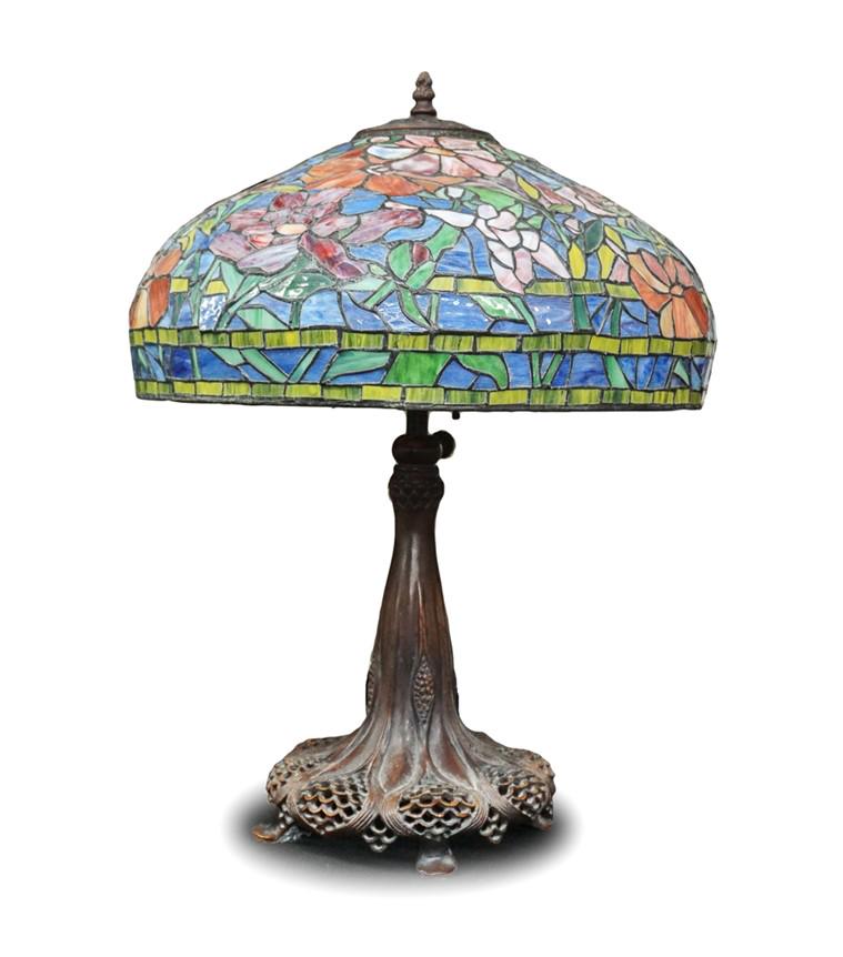 TIFFANY STYLE STAIN GLASS SHADE LAMP (1 of 14)