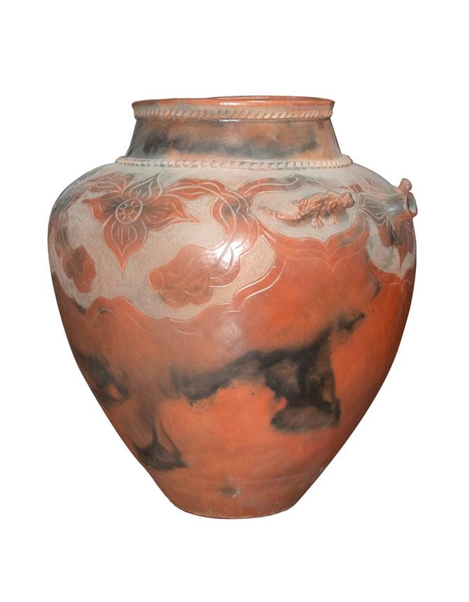 A RARE LARGE ORANGE COLOURED MIX METAL JAR (1 of 2)