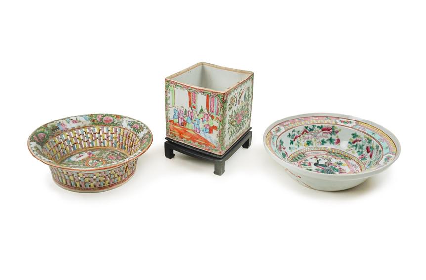 THREE FAMILLE ROSE BOWLS AND SQUARE BRUSH POT (1 of 6)