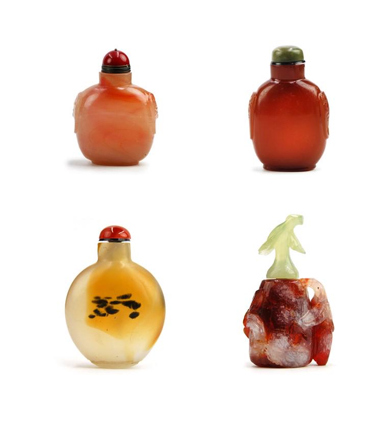 FOUR AGATE/ PEKING GLASS SNUFF BOTTLES (1 of 5)