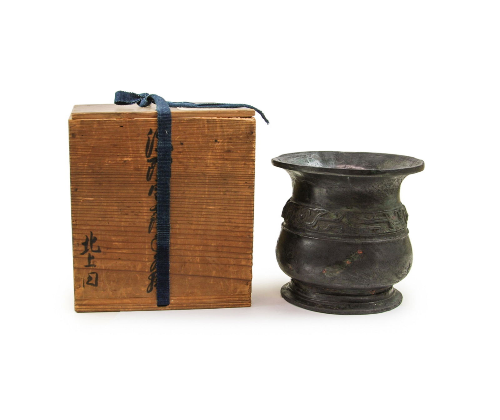 CHINESE BRONZE VESSEL WITH ORIGINAL BOX (1 of 11)