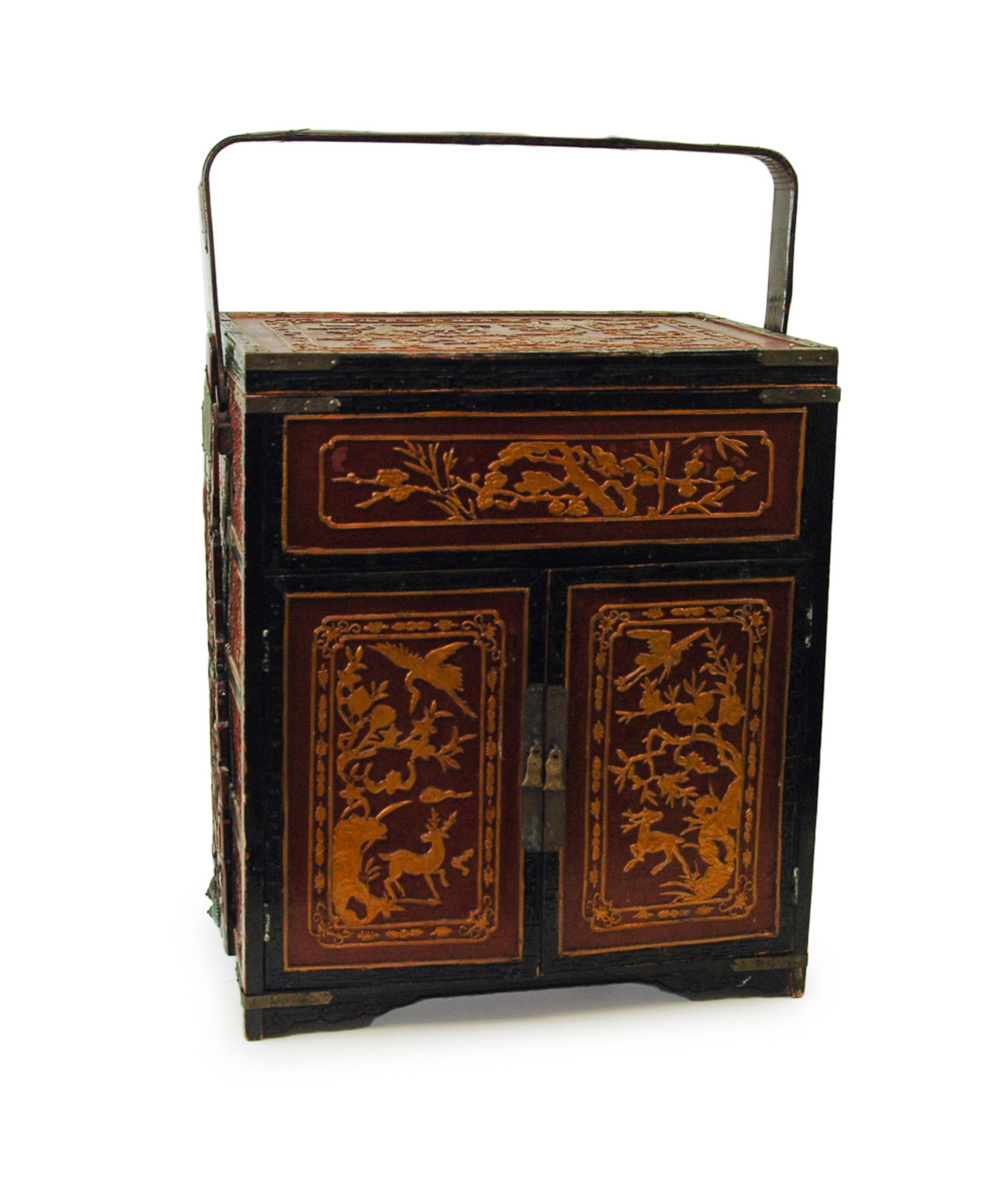 CHINESE LARGE LACQURED TRAVEL BOX: Chinese large lacqured travel box H:18in(45.7cm) W:16in(40.6cm)