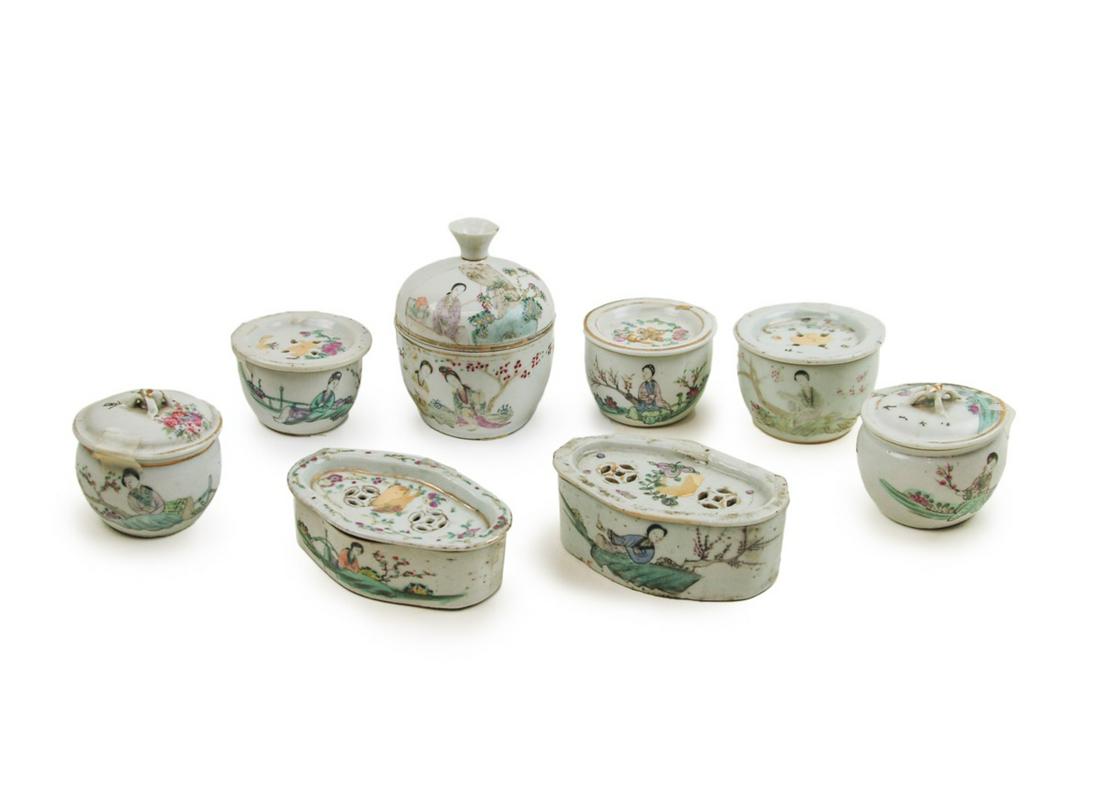 GROUP OF 8 CHINESE FAMILLE ROSE PORCELAIN ITEMS (1 of 11)