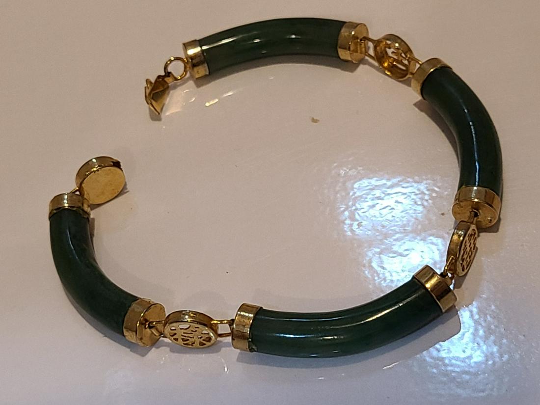 Natural jade bracelet (1 of 7)