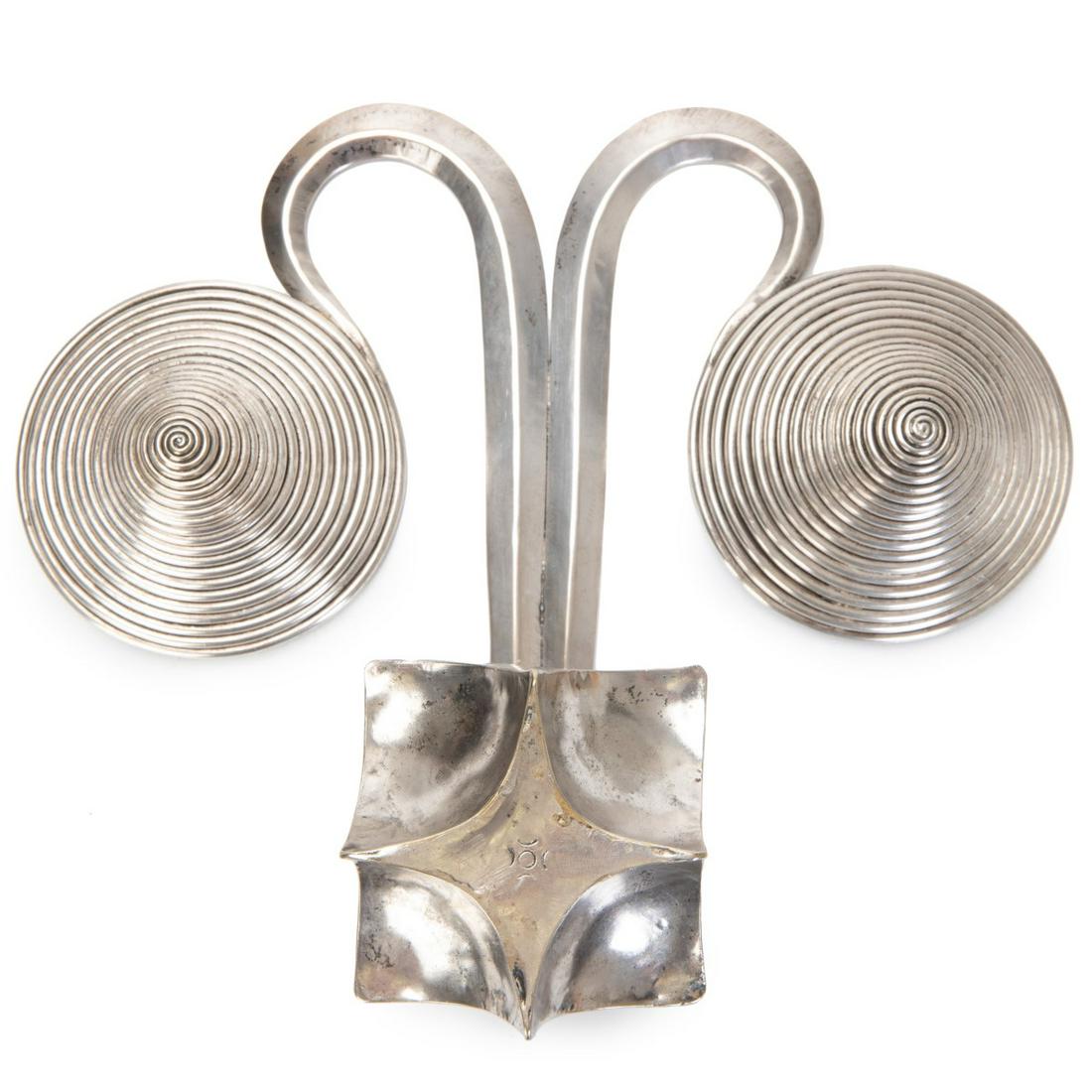 SILVERED METAL WALL ART: Silvered metal wall art. 9.25in(23.4cm) X 12in(30.4cm)
