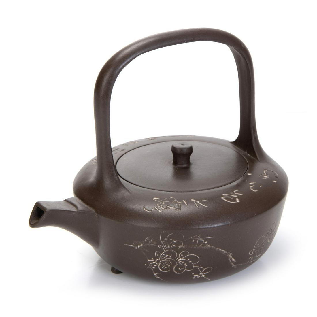 CHINESE YIXING CLAY TEA POT (1 of 6)