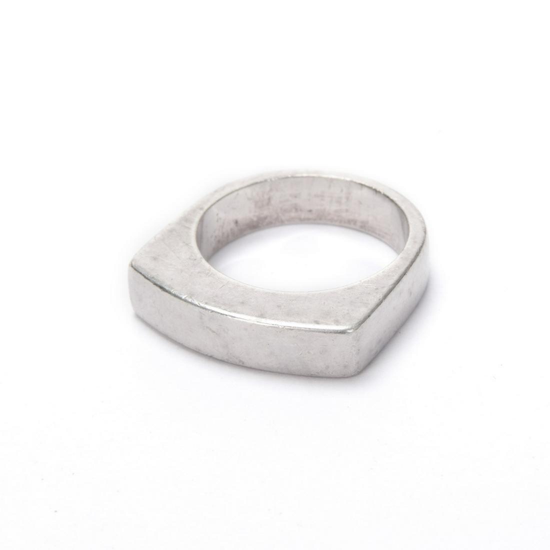 GUCCI STERLING SILVER RING: Silver Gucci ring 15g Size 10
