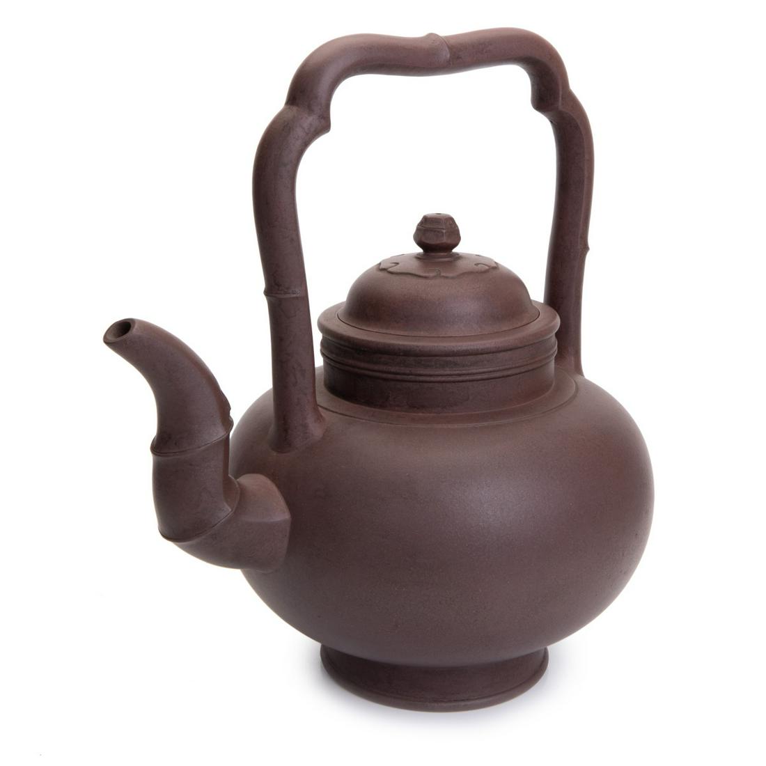 LARGE CHINESE YIXING CLAY TEA POT (1 of 6)