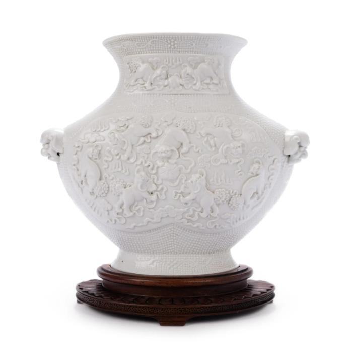 CHINESE BLANC DE CHINE RELIEF FOU LION WALL VASE (1 of 9)