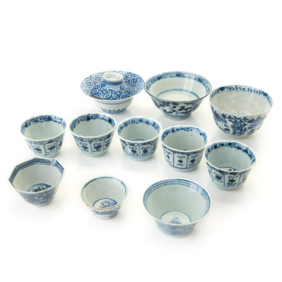 GROUP 12 BLUE AND WHITE PORCELAIN CUPS: 1in(2.5cm) x 2in(5cm) Thru 2in(5cm) x 3.25in(8.2cm)