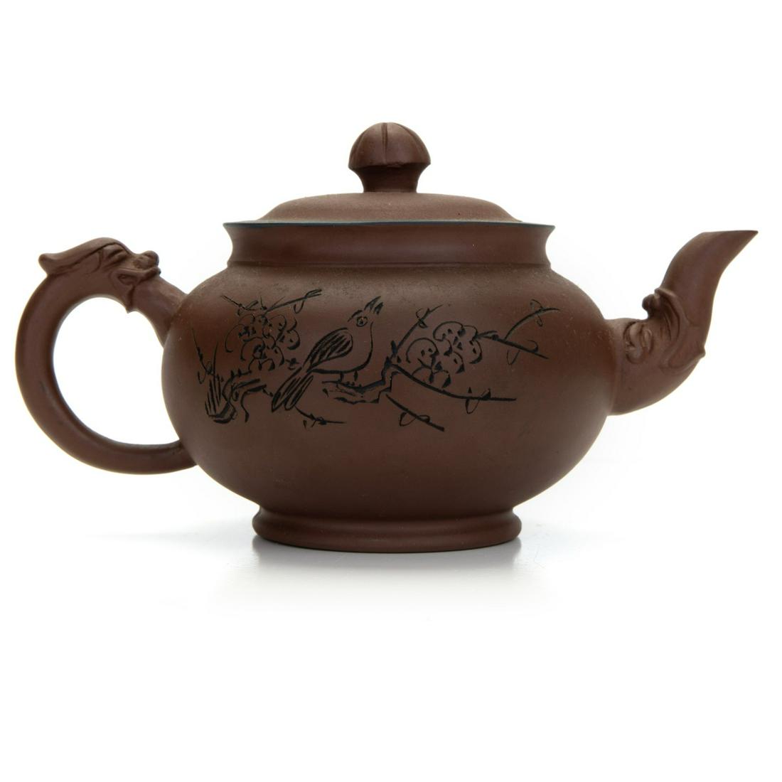 CHINESE YIXING CLAY TEA POT (1 of 6)