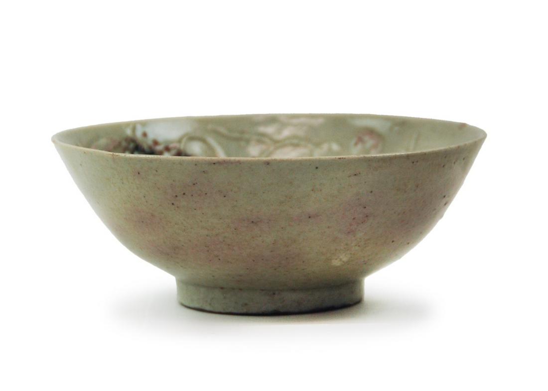 RELIEF WHITE GLAZED DISH WITH WOOD BOX (1 of 11)