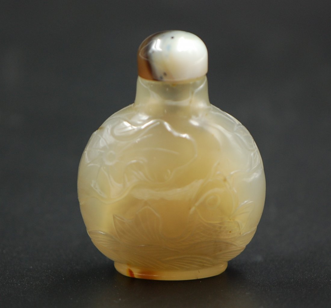 AGATE SNUFF BOTTLE (1 of 4)