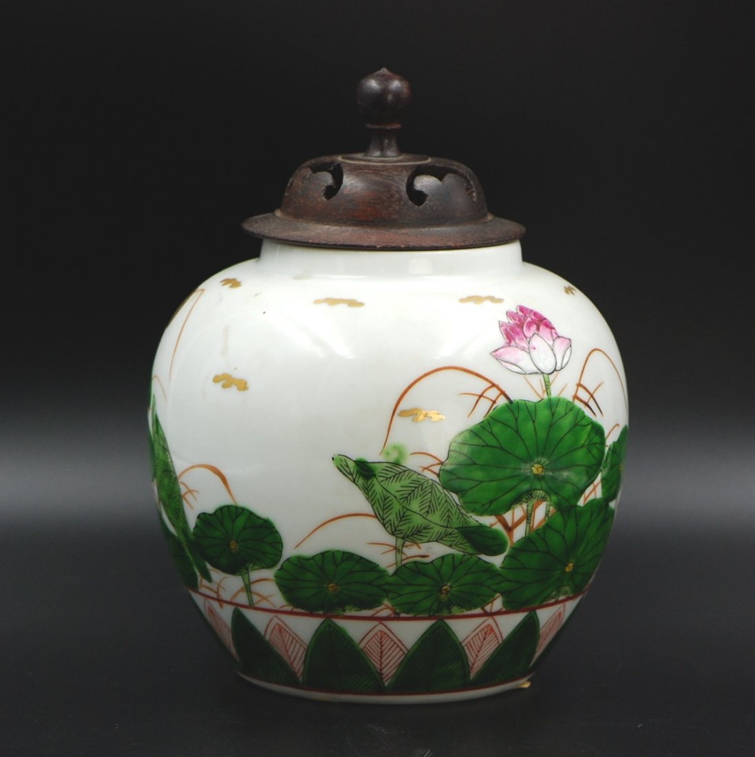 FAMILLE ROSE LOTUS JAR (1 of 4)