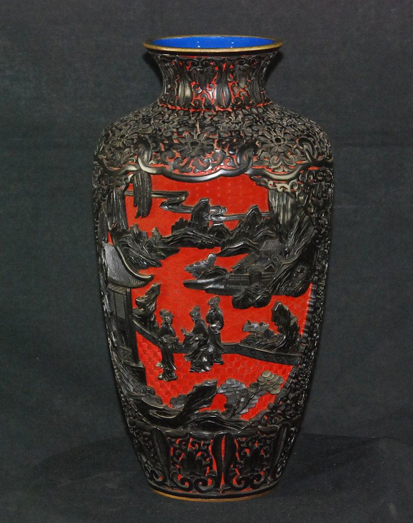 BLACK AND CINNABAR LACQUERED  VASE (1 of 5)