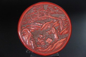 FIGURAL CARVING LACQUER BOX (1 of 2)