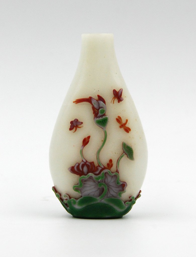 BEIJING OVERLAY GLASS SNUFF BOTTLE (1 of 3)