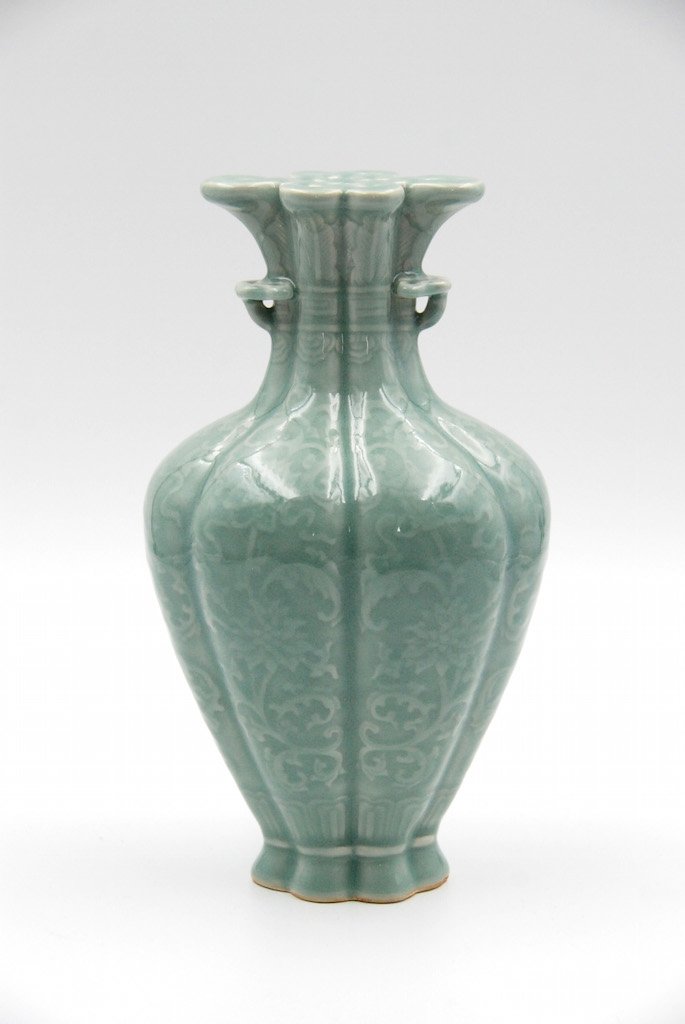 LONGQUAN KILN CELADON VASE (1 of 4)