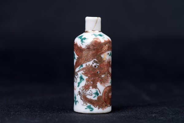 PORCELAIN SNUFF BOTTLE (1 of 1)